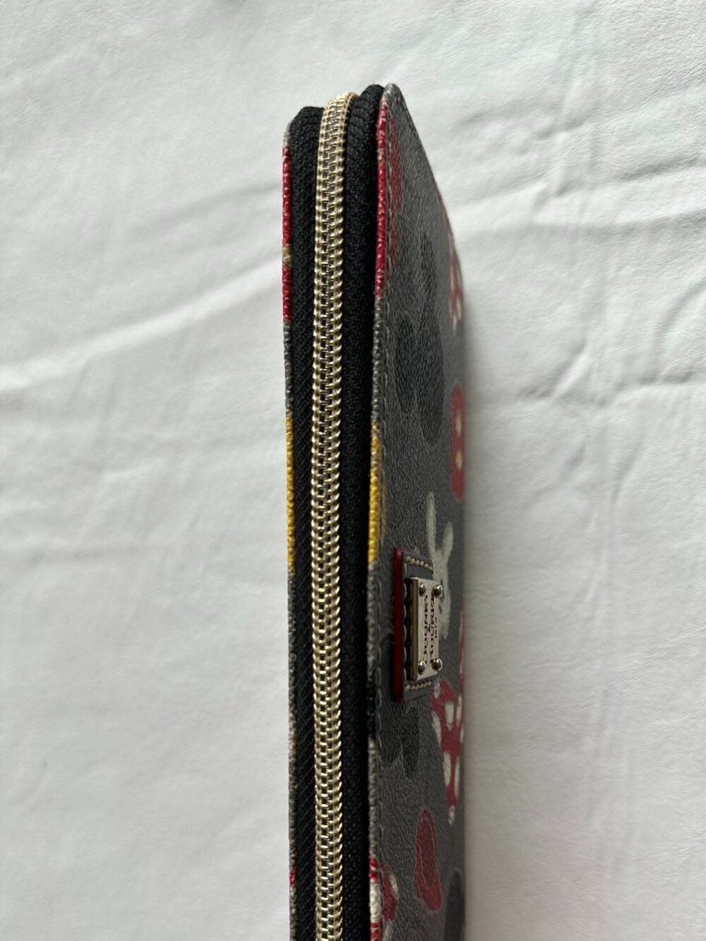 DOONEY & BOURKE DISNEY PARKS "MICKEY MOUSE" BODY PARTS CLUTCH WALLET - Picture 2 of 6